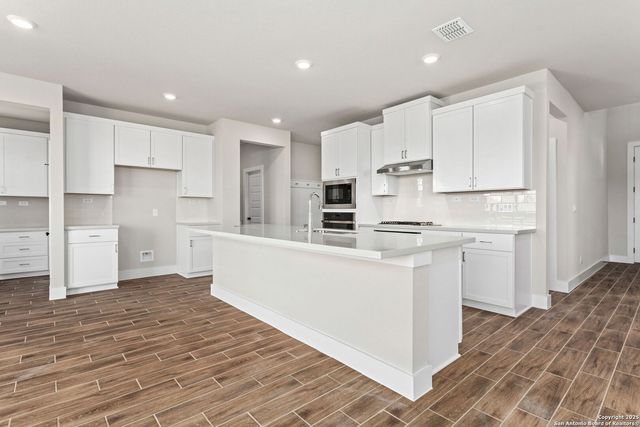 7010 Walkers Loop, Live Oak, TX 78233