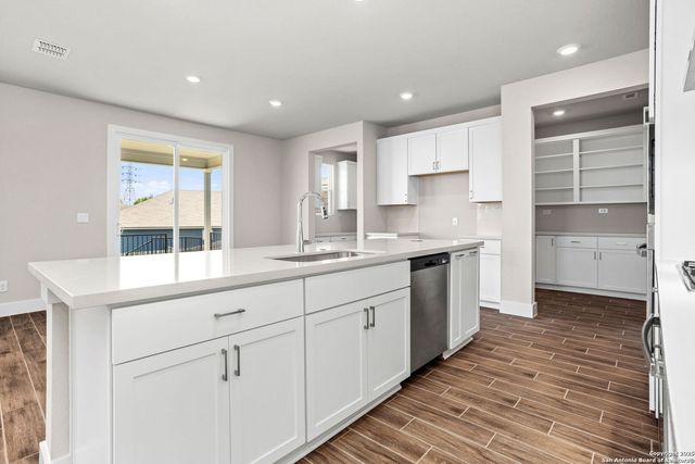 7010 Walkers Loop, Live Oak, TX 78233