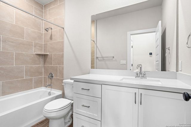 7010 Walkers Loop, Live Oak, TX 78233