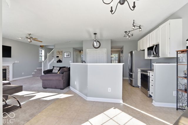 8035 Meadow Bend Lane, Indianapolis, IN 46259