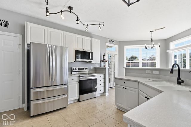 8035 Meadow Bend Lane, Indianapolis, IN 46259
