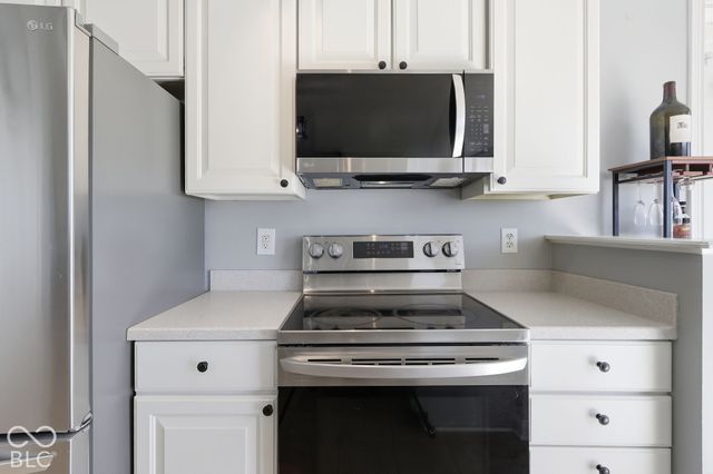 8035 Meadow Bend Lane, Indianapolis, IN 46259