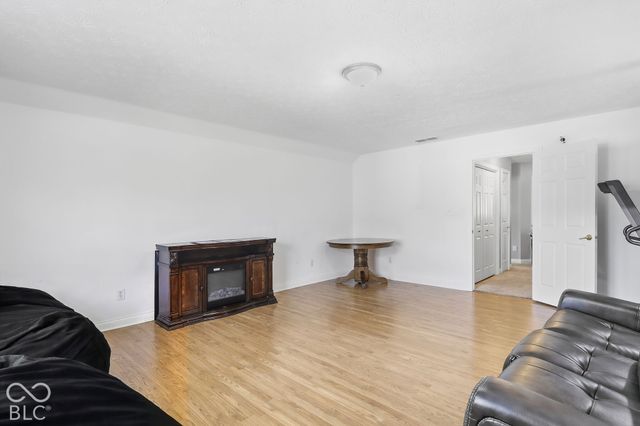 8035 Meadow Bend Lane, Indianapolis, IN 46259