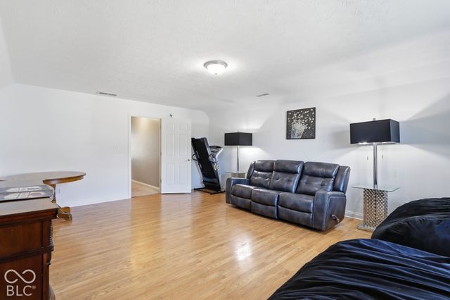8035 Meadow Bend Lane, Indianapolis, IN 46259
