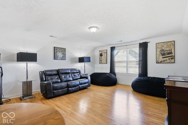 8035 Meadow Bend Lane, Indianapolis, IN 46259