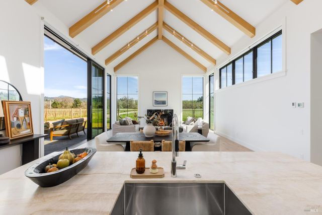 2998 W Dry Creek Rd, Healdsburg, CA 95448