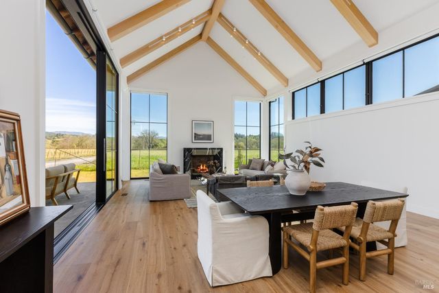 2998 W Dry Creek Rd, Healdsburg, CA 95448