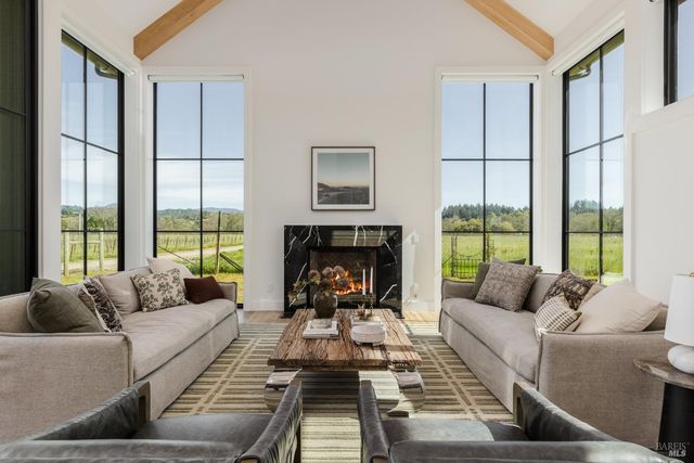 2998 W Dry Creek Rd, Healdsburg, CA 95448