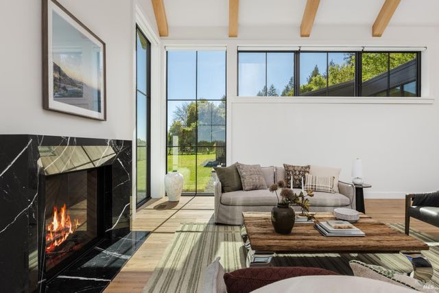 2998 W Dry Creek Rd, Healdsburg, CA 95448