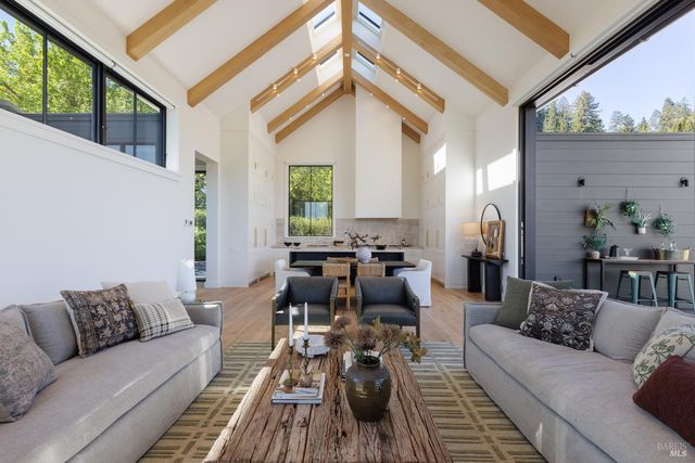 2998 W Dry Creek Rd, Healdsburg, CA 95448