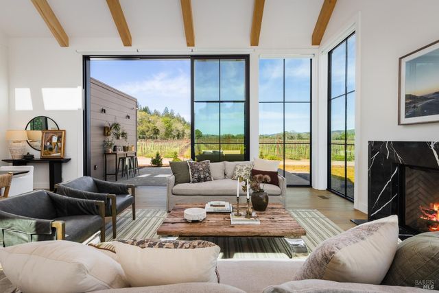 2998 W Dry Creek Rd, Healdsburg, CA 95448