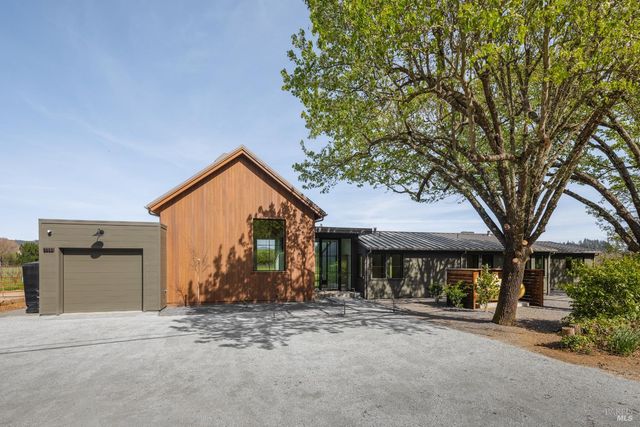 2998 W Dry Creek Rd, Healdsburg, CA 95448