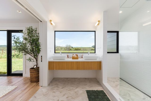 2998 W Dry Creek Rd, Healdsburg, CA 95448