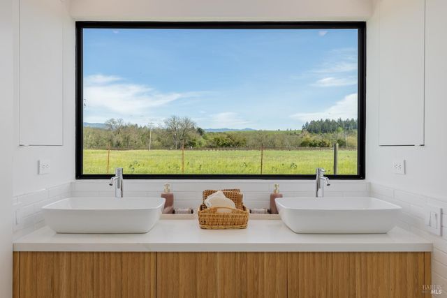 2998 W Dry Creek Rd, Healdsburg, CA 95448