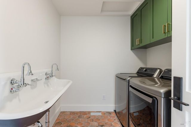 2998 W Dry Creek Rd, Healdsburg, CA 95448