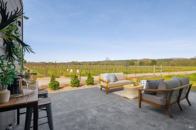 2998 W Dry Creek Rd, Healdsburg, CA 95448