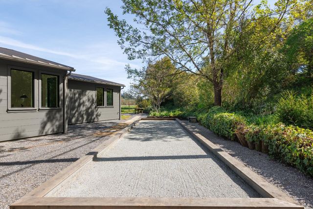 2998 W Dry Creek Rd, Healdsburg, CA 95448