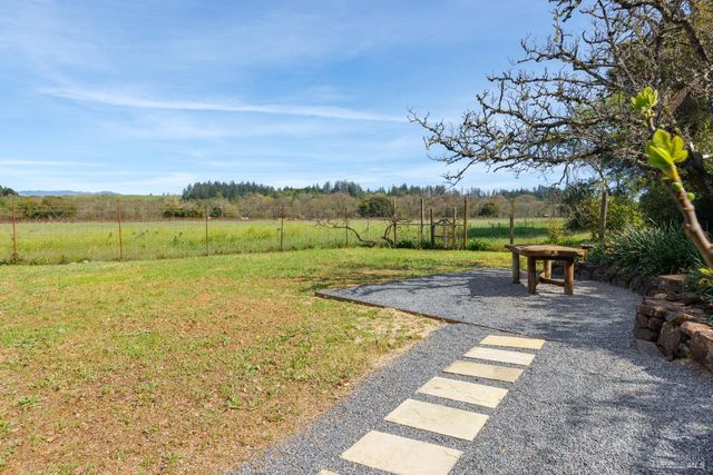2998 W Dry Creek Rd, Healdsburg, CA 95448