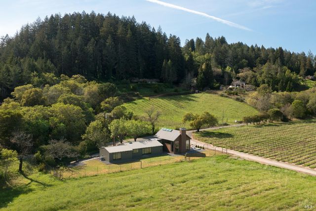 2998 W Dry Creek Rd, Healdsburg, CA 95448