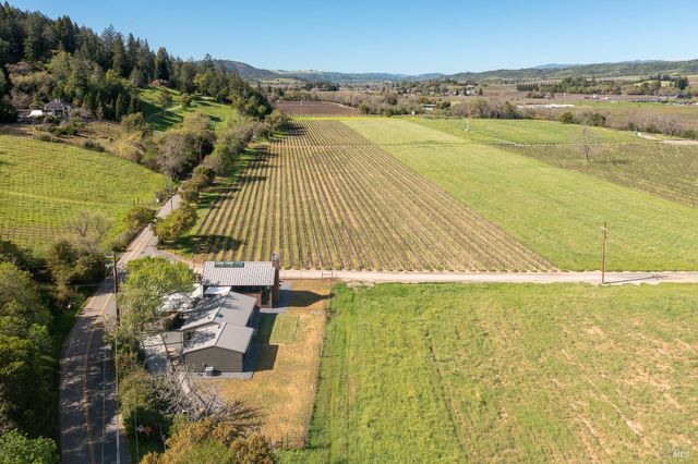 2998 W Dry Creek Rd, Healdsburg, CA 95448