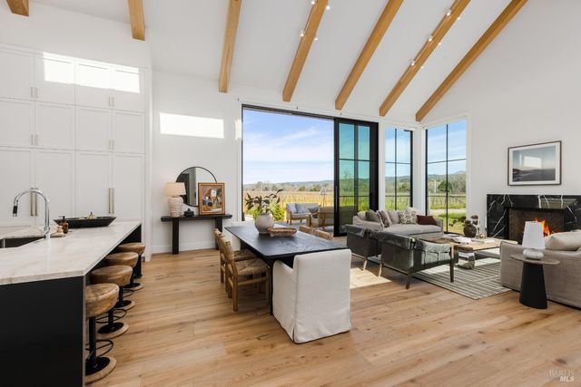 2998 W Dry Creek Rd, Healdsburg, CA 95448