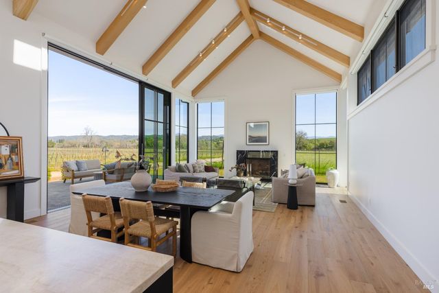 2998 W Dry Creek Rd, Healdsburg, CA 95448