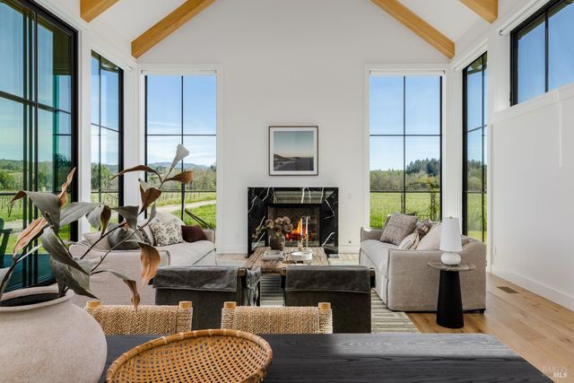 2998 W Dry Creek Rd, Healdsburg, CA 95448