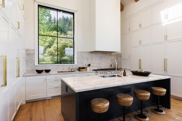 2998 W Dry Creek Rd, Healdsburg, CA 95448