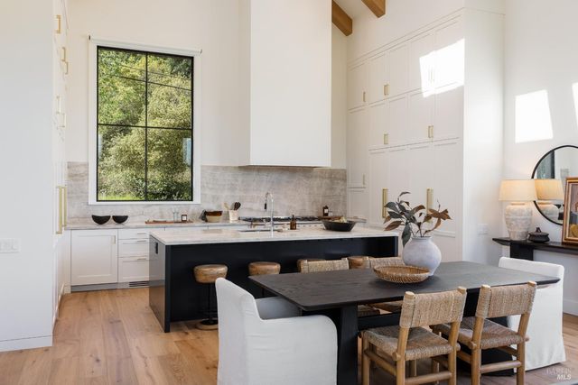 2998 W Dry Creek Rd, Healdsburg, CA 95448