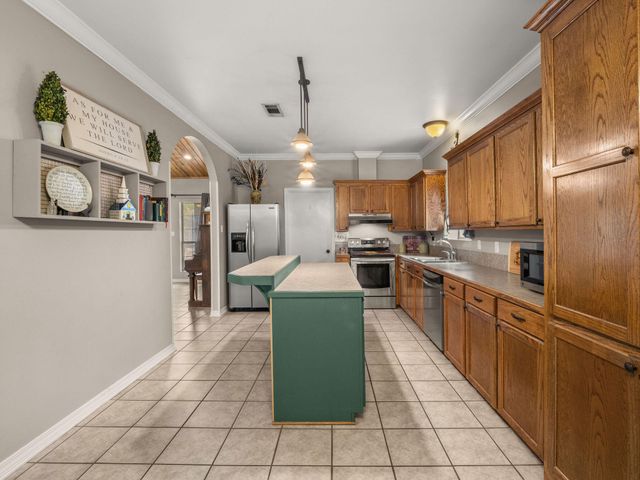 131 Kingswood Grove, Hornbeck, LA 71439