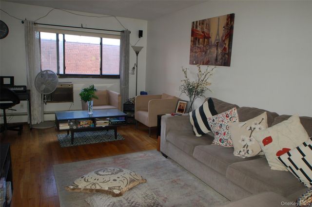 80-36 138th Street, Briarwood, NY 11435