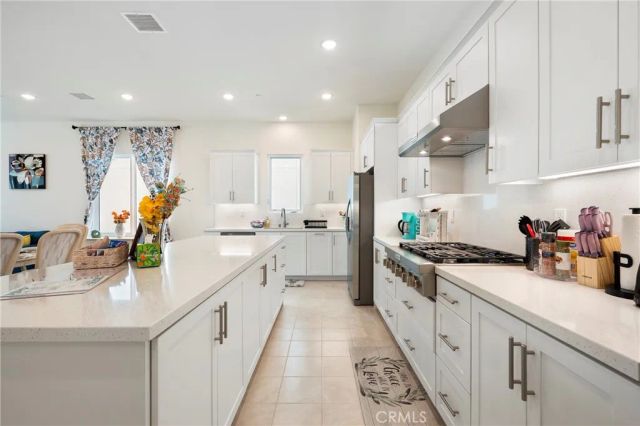 2053 Peebler Way, Tustin, CA 92782