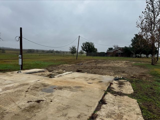 601 County Road 497, Taylor, TX 76574