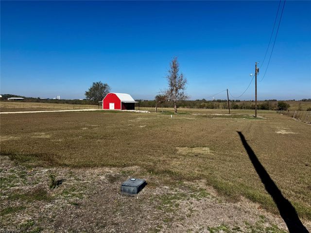601 County Road 497, Taylor, TX 76574