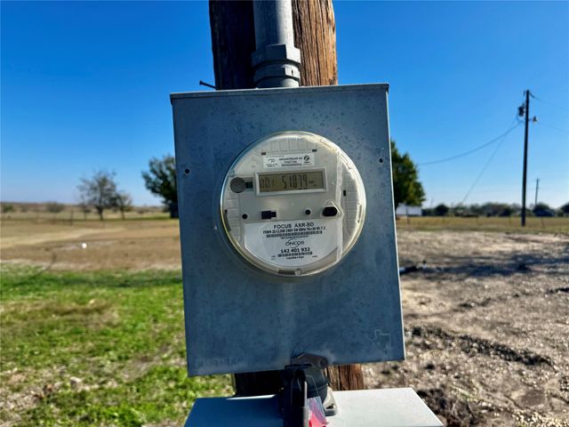 601 County Road 497, Taylor, TX 76574