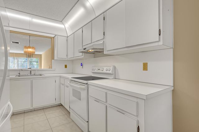 13841 Royal Palm Court A, Delray Beach, FL 33484