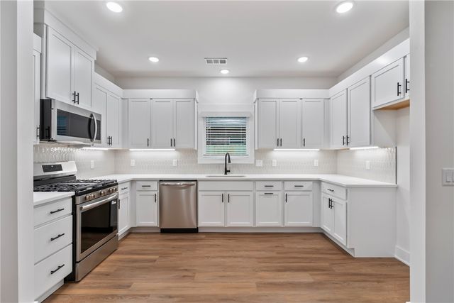 156 N Panther Avenue, Farmington, AR 72730