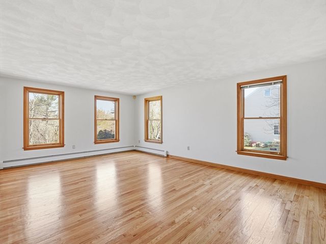 195 Farnum St, North Andover, MA 01845