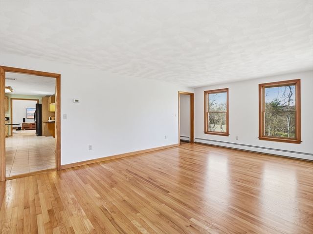 195 Farnum St, North Andover, MA 01845