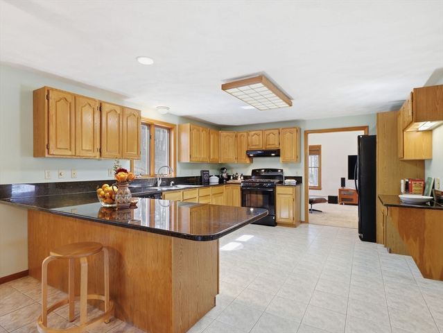 195 Farnum St, North Andover, MA 01845