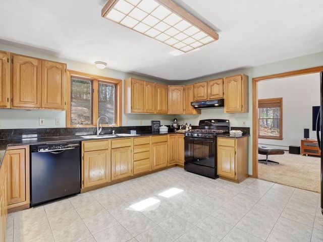 195 Farnum St, North Andover, MA 01845