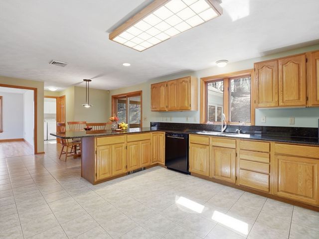 195 Farnum St, North Andover, MA 01845