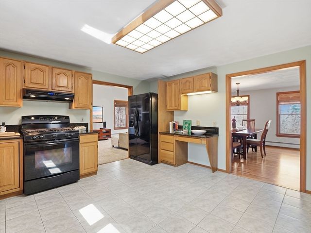 195 Farnum St, North Andover, MA 01845