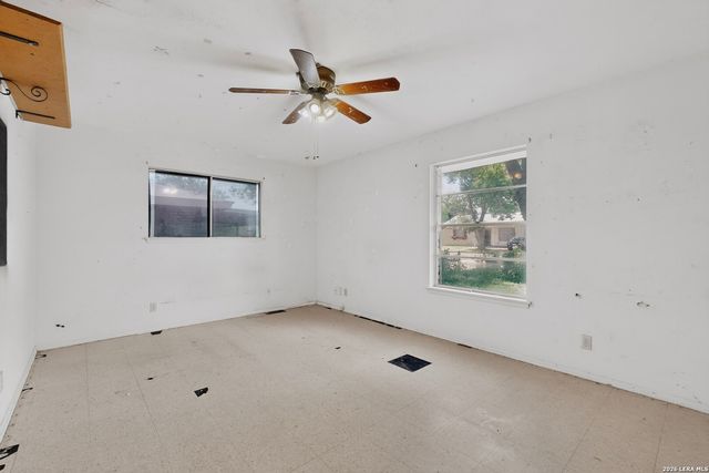 5215 Village Row, San Antonio, TX 78218