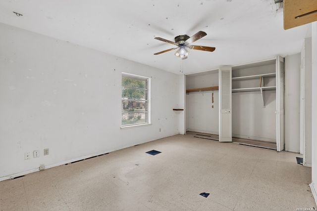 5215 Village Row, San Antonio, TX 78218
