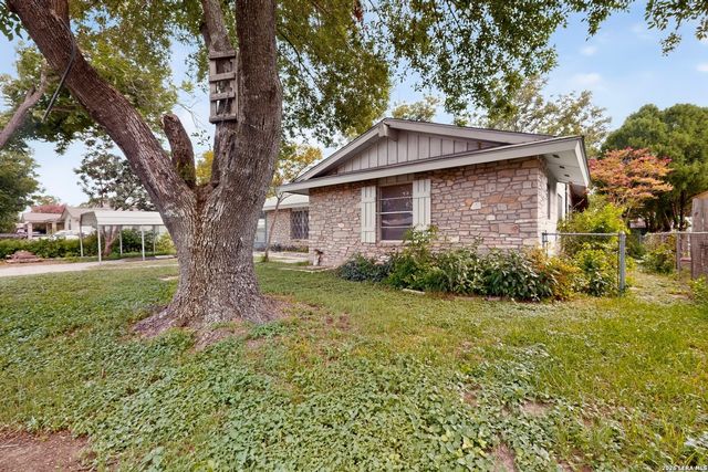 5215 Village Row, San Antonio, TX 78218