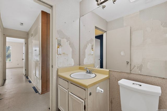 5215 Village Row, San Antonio, TX 78218