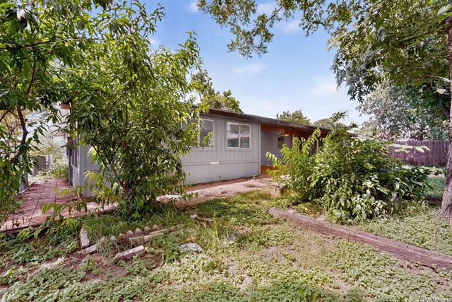 5215 Village Row, San Antonio, TX 78218
