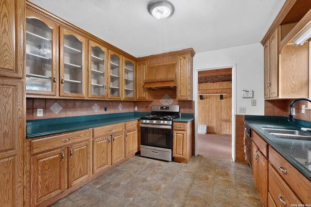 5215 Village Row, San Antonio, TX 78218
