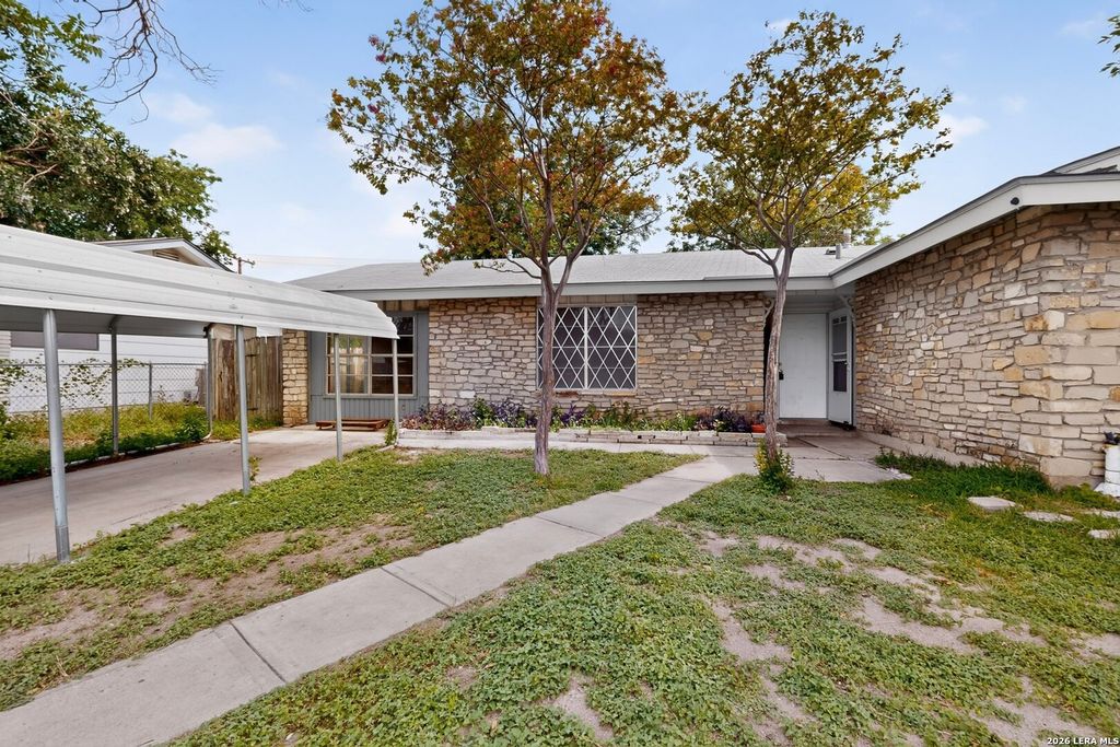 5215 Village Row, San Antonio, TX 78218